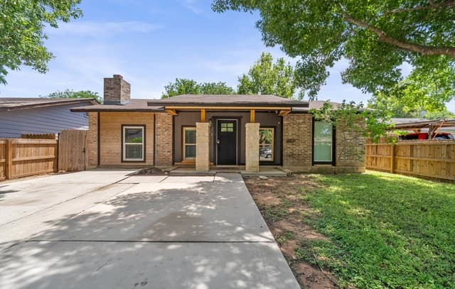 Home for sale at 6750 Paradise Oak Dr in San Antonio, TX — photo 2