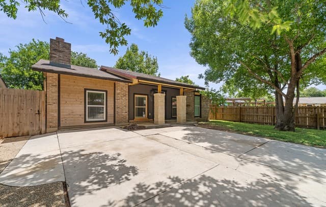 Home for sale at 6750 Paradise Oak Dr in San Antonio, TX — photo 4