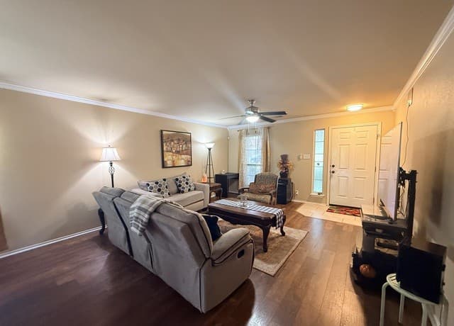 Home for sale at 10526 Springwood Sq in Universal City, TX — photo 4