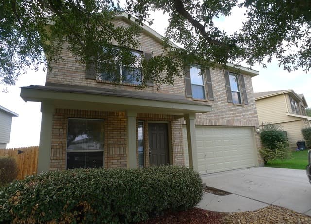 4-bedroom rental at 8915 Scarlet Crk in Universal City, TX — photo 2