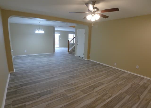 4-bedroom rental at 8915 Scarlet Crk in Universal City, TX — photo 4