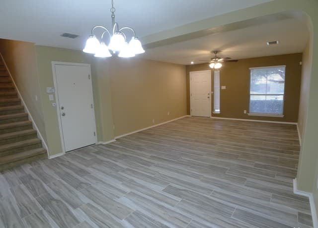 4-bedroom rental at 8915 Scarlet Crk in Universal City, TX — photo 5