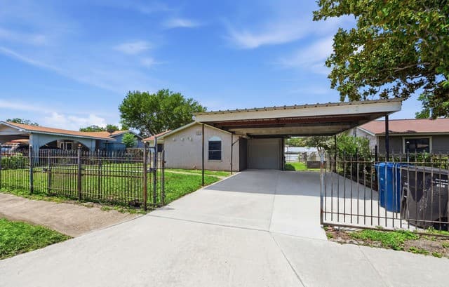 Home for sale at 9139 Lytle Ave in San Antonio, TX — photo 2