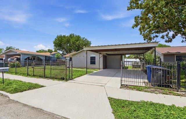 Home for sale at 9139 Lytle Ave in San Antonio, TX — photo 3