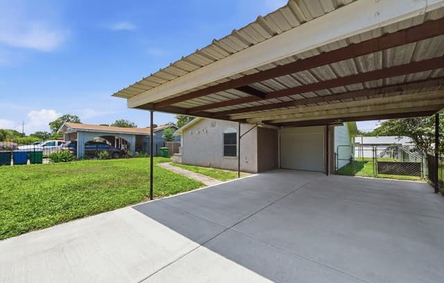 Home for sale at 9139 Lytle Ave in San Antonio, TX — photo 5