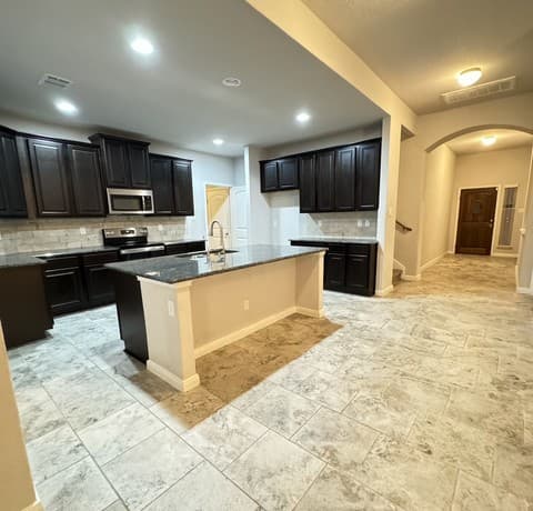 5-bedroom rental at 4576 Scots Elm in Schertz, TX — photo 2
