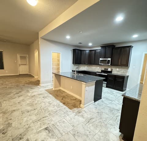 5-bedroom rental at 4576 Scots Elm in Schertz, TX — photo 3