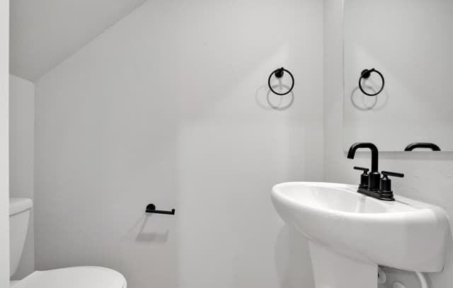 3-bedroom rental at 521 Dakota Unit 101 in San Antonio, TX — photo 4