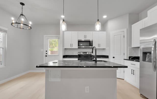 3-bedroom rental at 521 Dakota Unit 101 in San Antonio, TX — photo 5