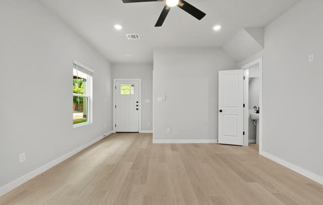 3-bedroom rental at 521 Dakota Unit 102 in San Antonio, TX — photo 5