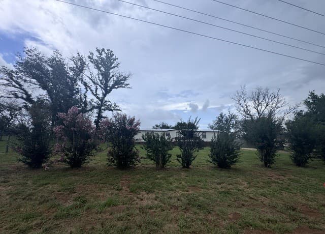 3-bedroom rental at 148 Hickory Hill Dr in La Vernia, TX — photo 2