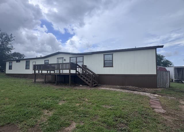 3-bedroom rental at 148 Hickory Hill Dr in La Vernia, TX — photo 3