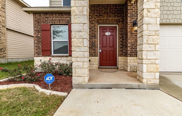 4-bedroom rental at 7219 Dark Moon in Converse, TX — photo 4
