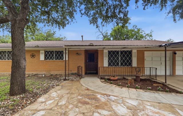 Home for sale at 206 Bloomfield Dr in San Antonio, TX — photo 1