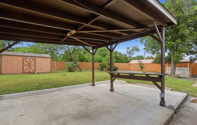 Home for sale at 206 Bloomfield Dr in San Antonio, TX — photo 2