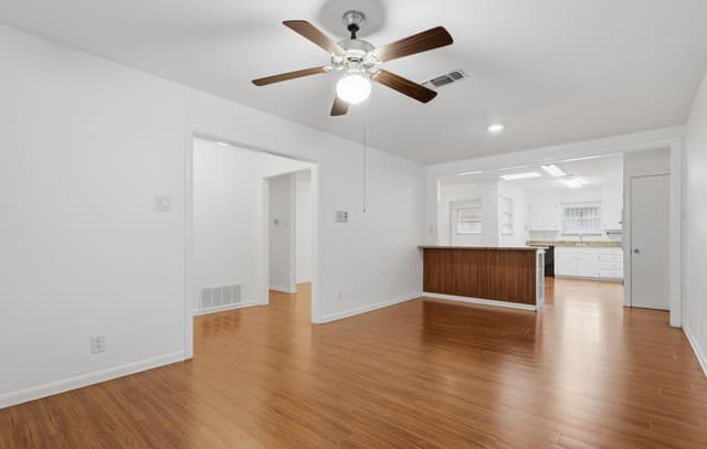 Home for sale at 206 Bloomfield Dr in San Antonio, TX — photo 3