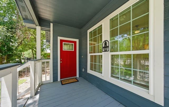 3-bedroom rental at 1125 Delaware St in San Antonio, TX — photo 2