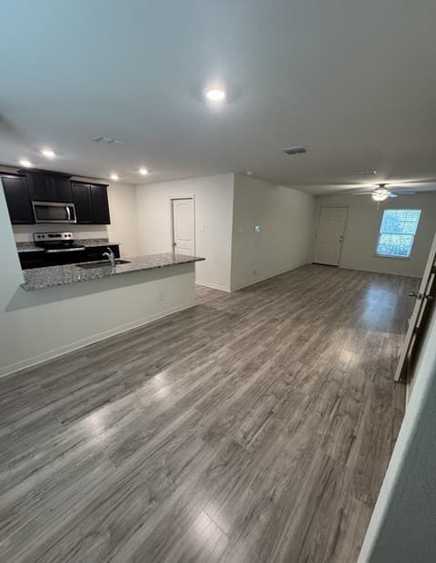 Home for sale at 3930 Leighton Hbr in Von Ormy, TX — photo 3