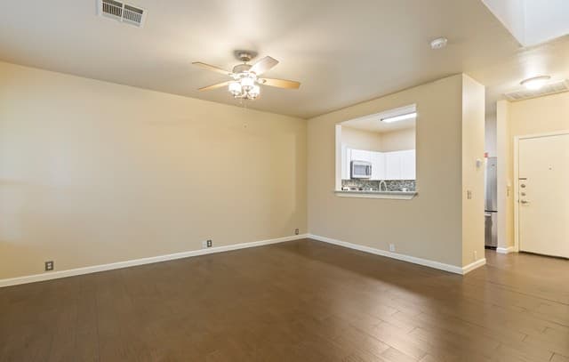 2-bedroom rental at 13326 Bristow Dawn in San Antonio, TX — photo 5