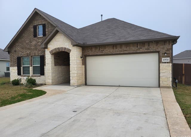 3-bedroom rental at 6934 Shiraz Way in Converse TX
