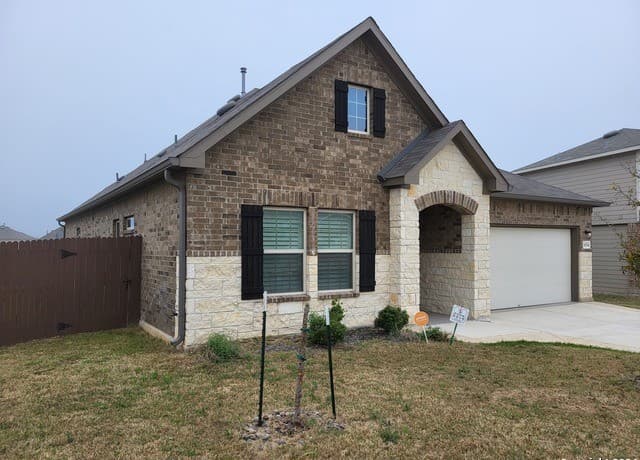 3-bedroom rental at 6934 Shiraz Way in Converse, TX — photo 3