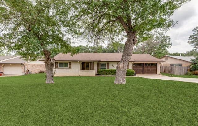 Home for sale at 211 Forrest Trl in Universal City, TX — photo 3