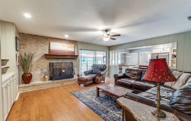 Home for sale at 211 Forrest Trl in Universal City, TX — photo 5