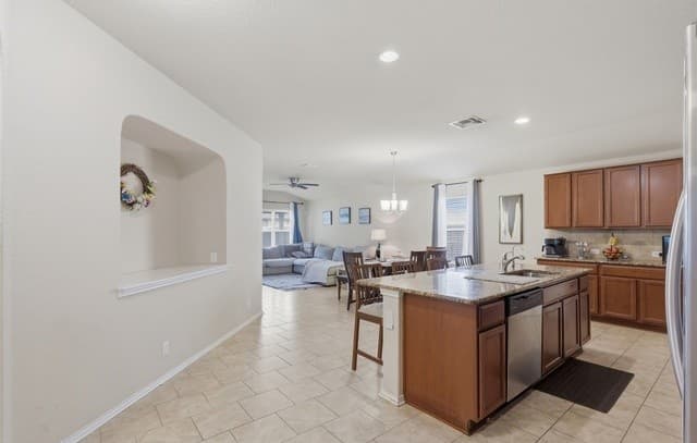 Home for sale at 2611 Live Oak Pass in San Antonio, TX — photo 4