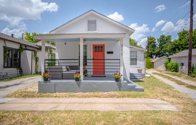 2-bedroom rental at 311 Alamosa Ave in San Antonio, TX — photo 3