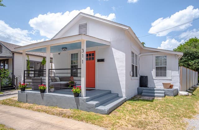 2-bedroom rental at 311 Alamosa Ave in San Antonio, TX — photo 4