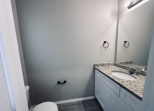 3-bedroom rental at 4122 Swans Lndg Unit 301 in San Antonio, TX — photo 3