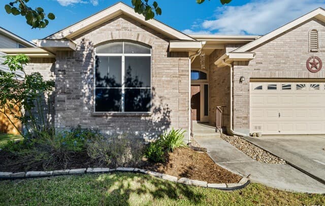 3-bedroom rental at 225 Crimson Tree in Cibolo, TX — photo 2