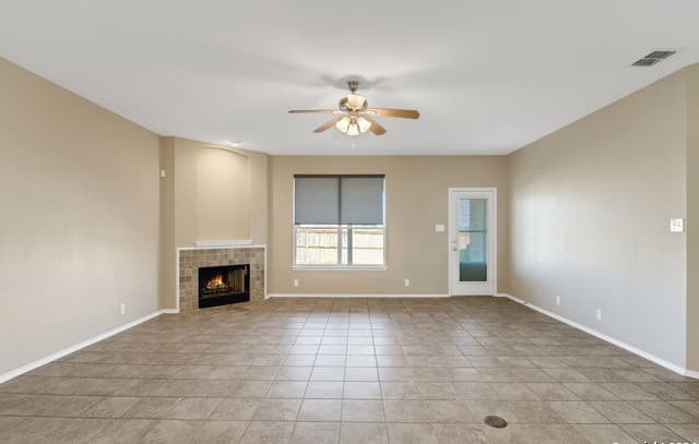 3-bedroom rental at 225 Crimson Tree in Cibolo, TX — photo 5