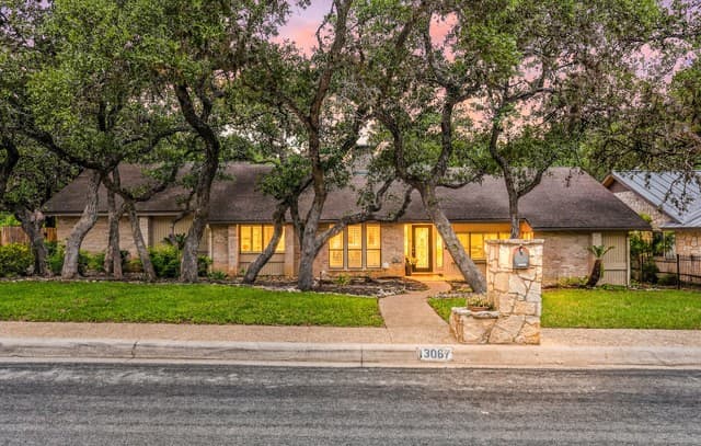 3-bedroom home for sale at 13067 N Hunters Cir in San Antonio TX