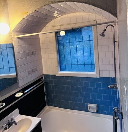 1-bedroom rental at 409 W Lynwood Ave Unit 1 in San Antonio, TX — photo 5
