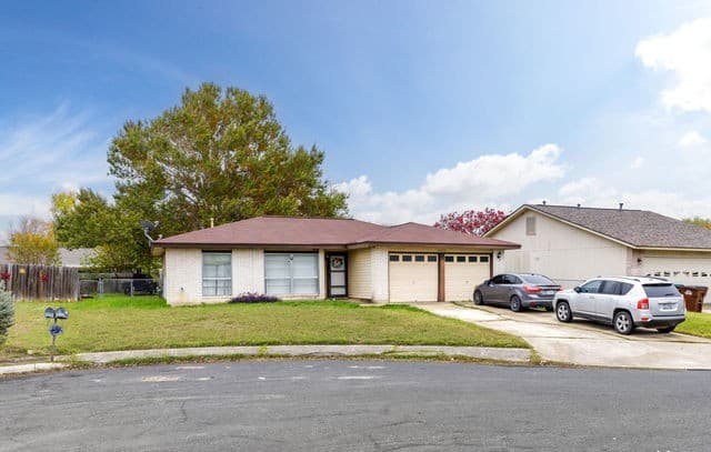 Home for sale at 10610 Green Vista St in San Antonio, TX — photo 2