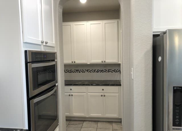 5-bedroom rental at 408 Landmark Stone in Cibolo, TX — photo 4
