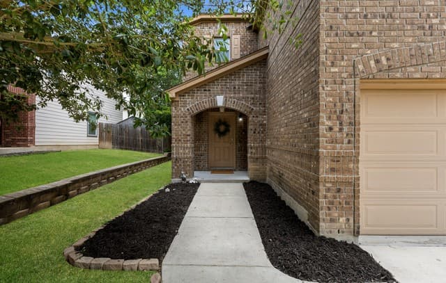 Home for sale at 5747 Columbia Dr in Cibolo, TX — photo 4