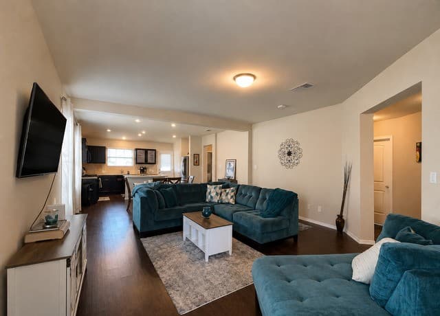 4-bedroom rental at 8510 Terlingua Cove in Converse, TX — photo 2