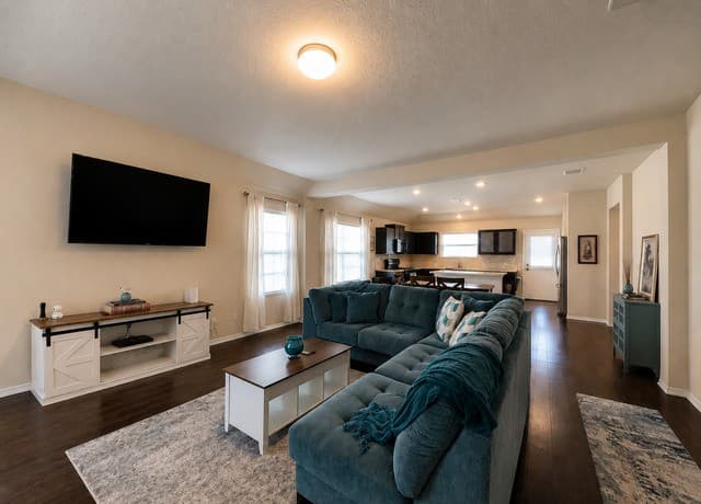 4-bedroom rental at 8510 Terlingua Cove in Converse, TX — photo 3