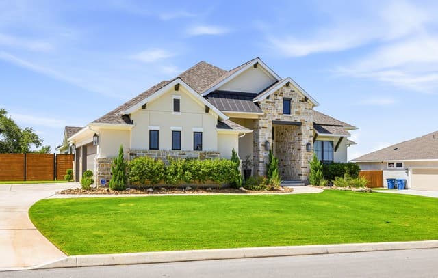Home for sale at 187 Violet Way in Castroville, TX — photo 4