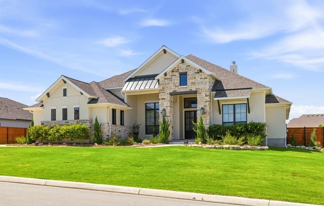 Home for sale at 187 Violet Way in Castroville, TX — photo 5