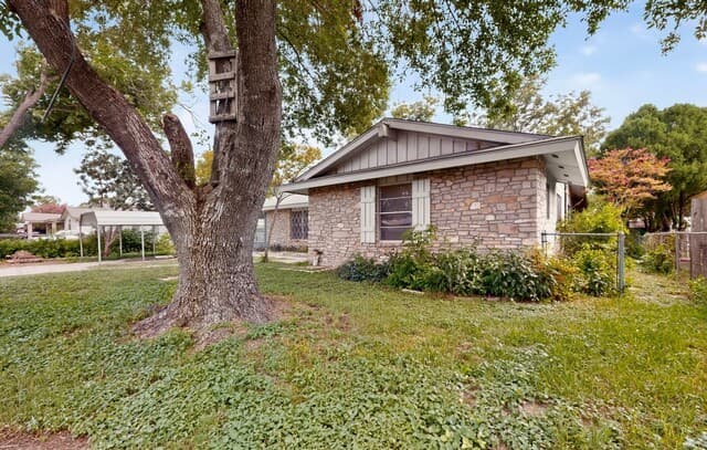 Home for sale at 5215 Village Row in San Antonio, TX — photo 2