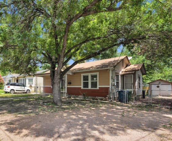 2-bedroom rental at 317 Frost St in San Antonio, TX — photo 3