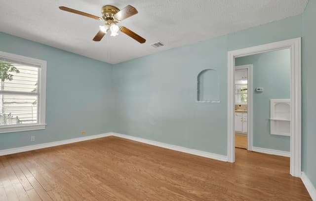 2-bedroom rental at 317 Frost St in San Antonio, TX — photo 5