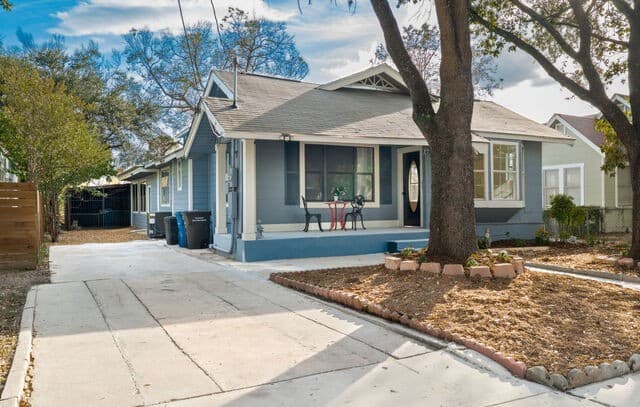 Home for sale at 1730 W Mistletoe Ave in San Antonio, TX — photo 4