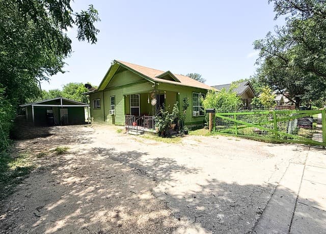 Home for sale at 1110 W Lynwood Ave in San Antonio, TX — photo 1