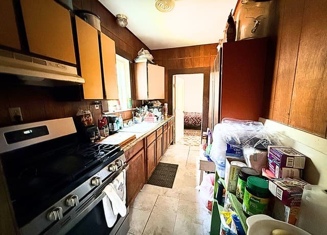 Home for sale at 1110 W Lynwood Ave in San Antonio, TX — photo 2