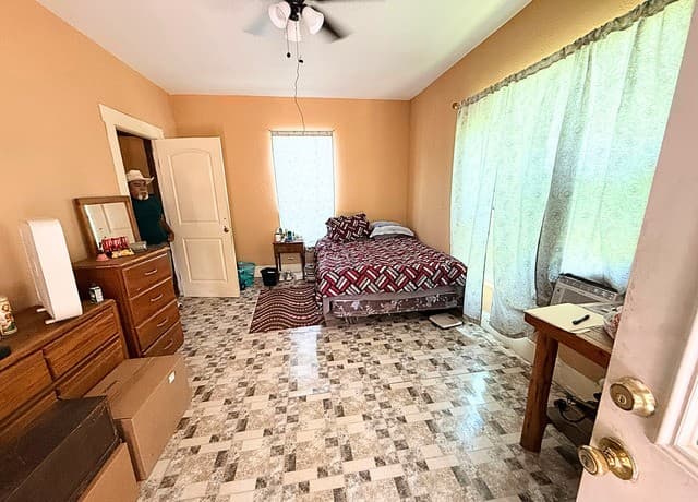 Home for sale at 1110 W Lynwood Ave in San Antonio, TX — photo 3