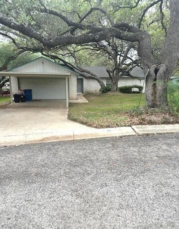 Home for sale at 336 Sollock Dr in Devine, TX — photo 2